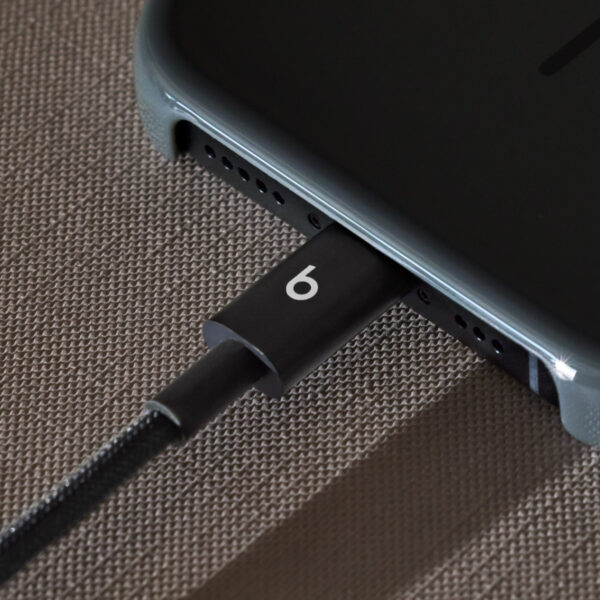 Beats USB-C – USB-C Örgü Kablo (1,5 m) – Jet Siyah