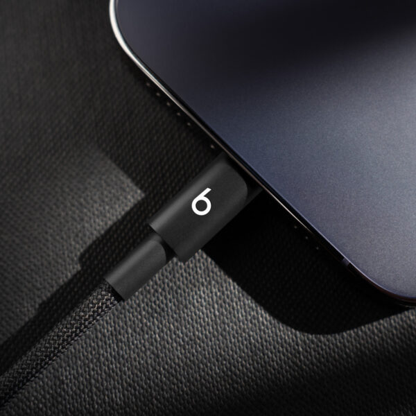 Beats USB-C’den Lightning’e Örgülü Kablo (1,5 m) – Jet Siyah